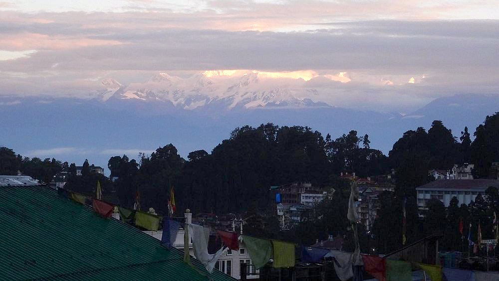 Snow peaks above Darjeeling at dawn